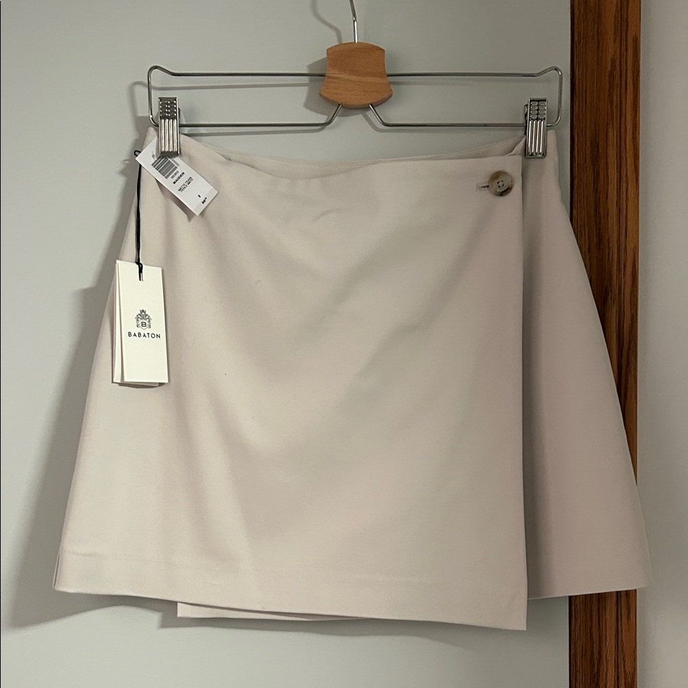 NWT Babaton skirt